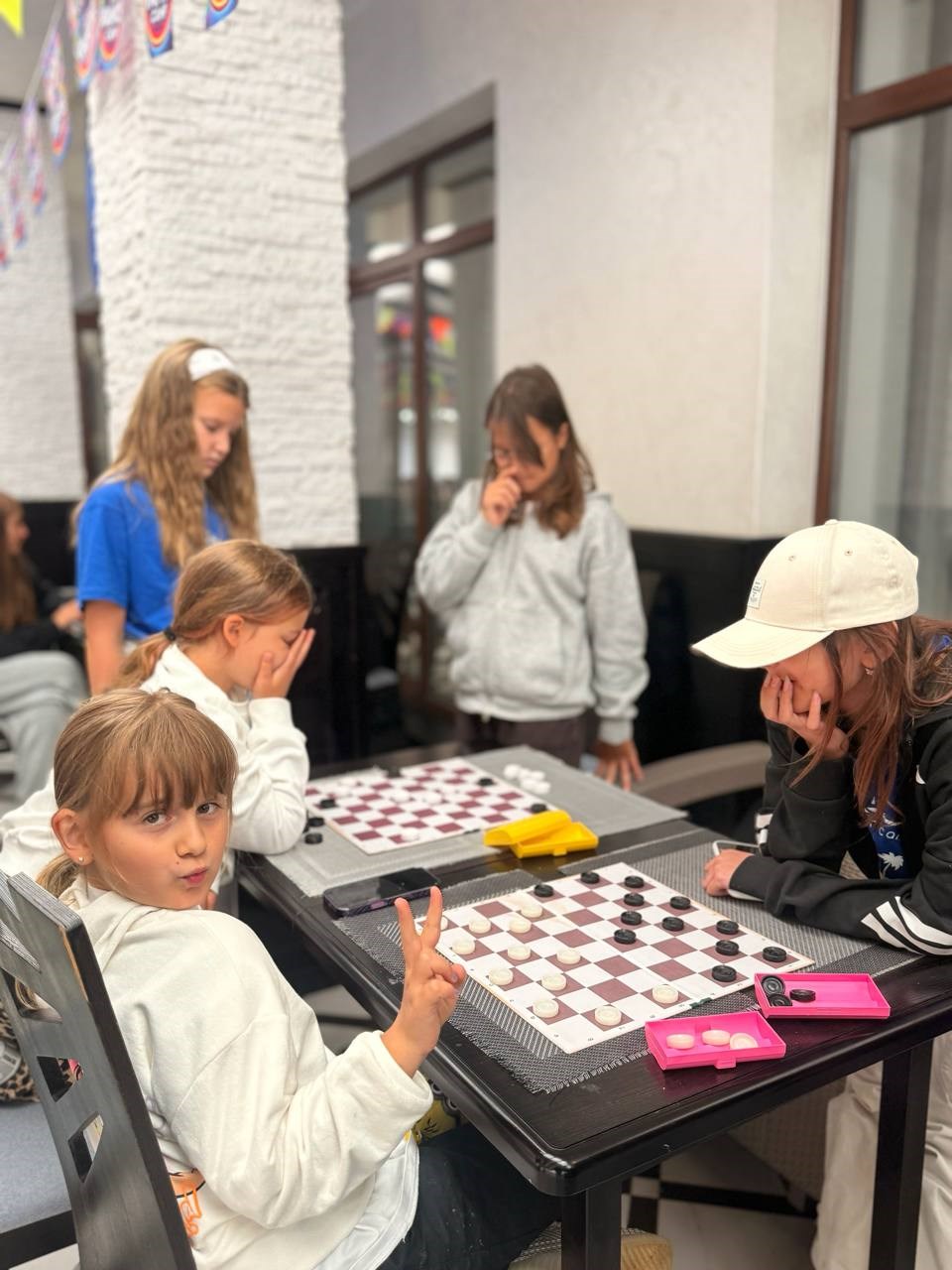 Настільні ігри, шашки — логіка і концентрація