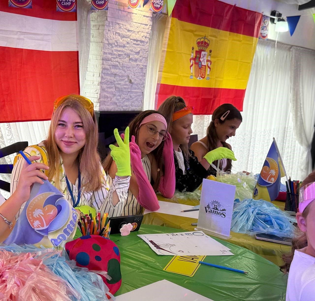 Святкові вечори — творчі столи, прапори, настрій